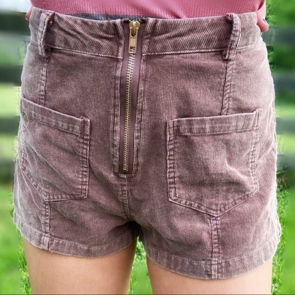 CORDUROY MOLLY GREEN SHORTS